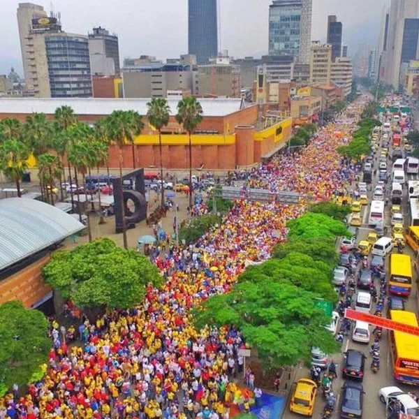Colômbia: manifestantes protestam contra governo as Farc