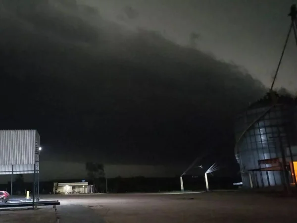 Foto colorida de tempestade se formando em Arroio Grande (RS) - Metrópoles