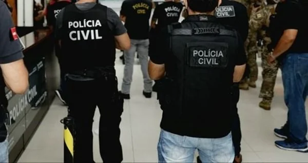 Agentes da Polícia Civil em operação contra o tráfico de drogas e homicídio em João Pessoa (PB) - Metrópoles