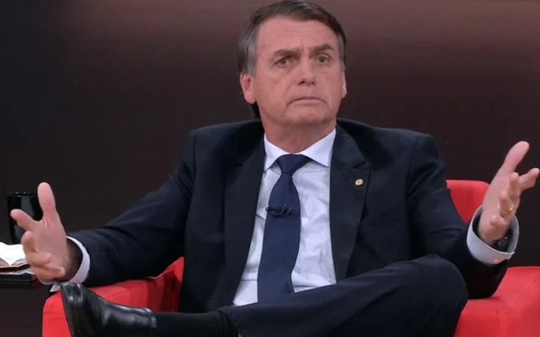 “Lei de feminicídio no bolso ou pistola na mão?”, pergunta Bolsonaro
