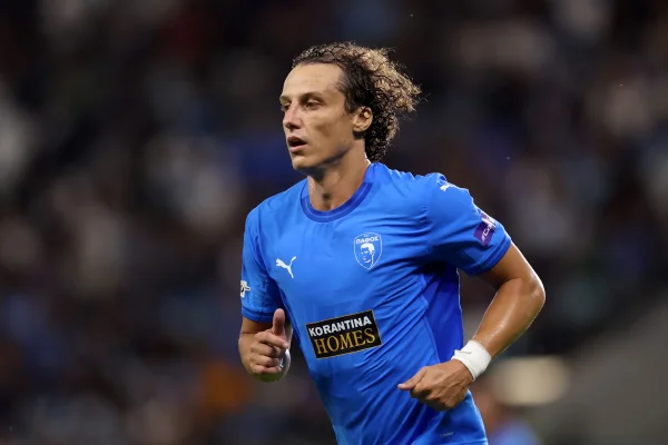 Vídeo: David Luiz marca gol de empate contra o Monaco pela Champions