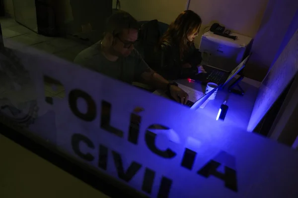 Homem mantém “negócio de família” de atestados falsos e é preso no Rio