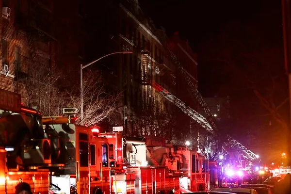 Incêndio em Nova York deixa 12 mortos. Acidente é o pior em décadas
