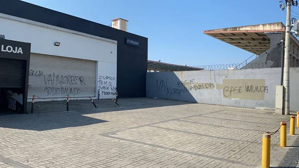 Pichações em São Januário