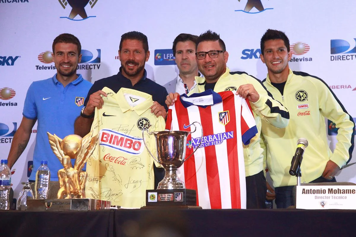 Antonio Mohamed ao lado de Diego Simeone quando treinava o América Antonio Mohamed ao lado de Diego Simeone quando treinava o América