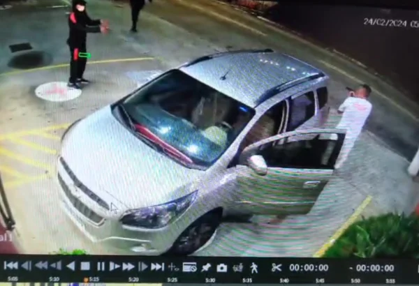 imagem colorida mostra policial reagindo a assalto na zona norte de sp - metrópoles