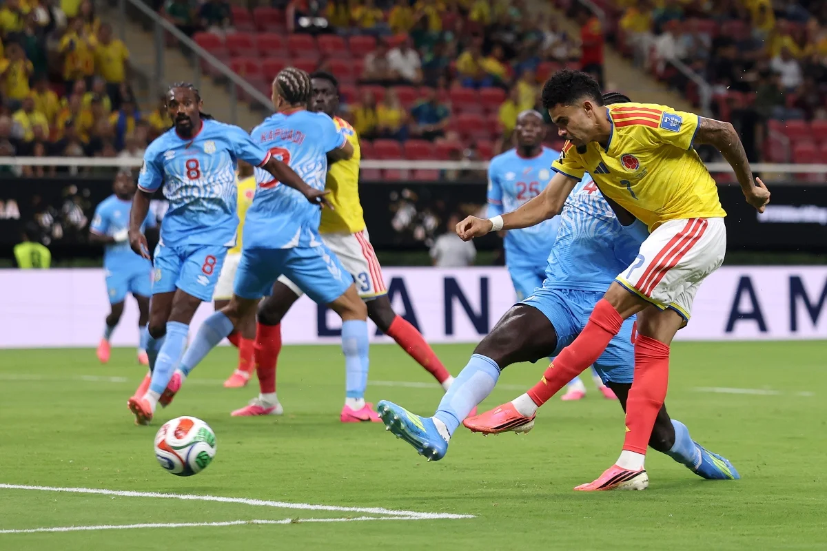 Luis Díaz finaliza sobre a RD Congo em partida da Copa do Mundo Luis Díaz finaliza sobre a RD Congo em partida da Copa do Mundo