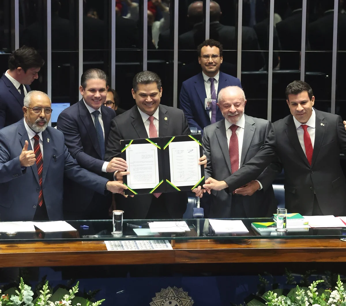 Promulgação da PEC Fim da escala 6x1 e da PEC Aposentadoria Especial para Agentes Comunitários de Saúde Promulgação da PEC Fim da escala 6x1 e da PEC Aposentadoria Especial para Agentes Comunitários de Saúde