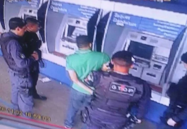 Homem é preso acusado de roubar caixas eletrônicos