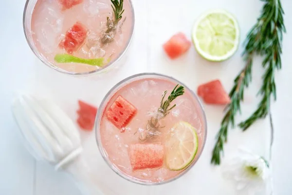 Da tequila ao gim, mercado aposta em nova tendência: bebidas pink