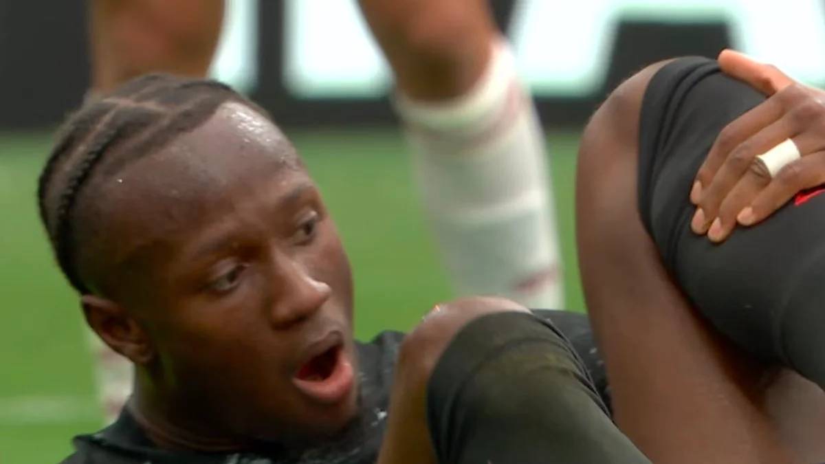 Veja momento em que jogador do Canadá quebra perna em jogo contra o Catar