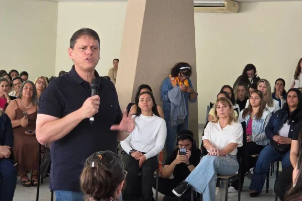 Em 1º evento de campanha, Tarcísio se diz contra encarceramento em massa