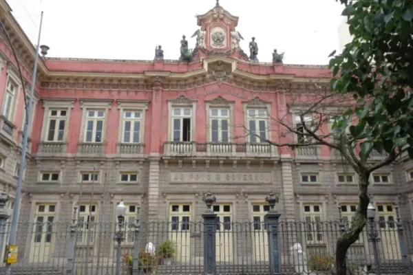 Dois fiscais do PL são detidos por suspeita de crime eleitoral no Rio