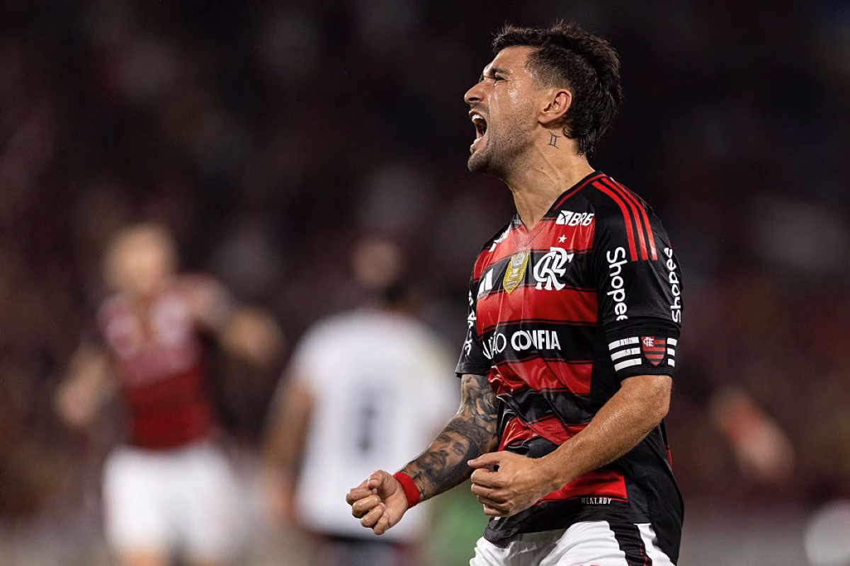 Arrascaeta-15 No Maracanã, Flamengo aplica goleada histórica contra o Vitória