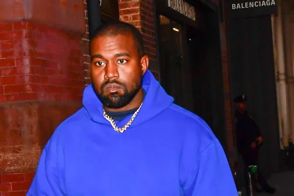 Kanye West lança Jesus is King, seu novo disco
