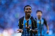 Gabriel Mec comemora primeiro gol como profissional
