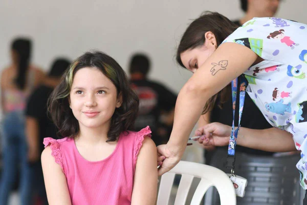 Ministério da Saúde amplia público-alvo de vacinação contra a dengue