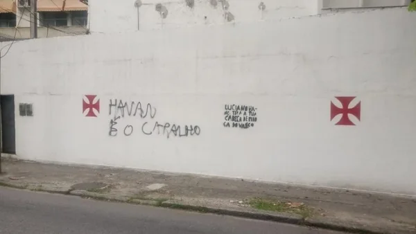 Sede do Vasco é pichada devido a patrocínio: “Havan é o c…”