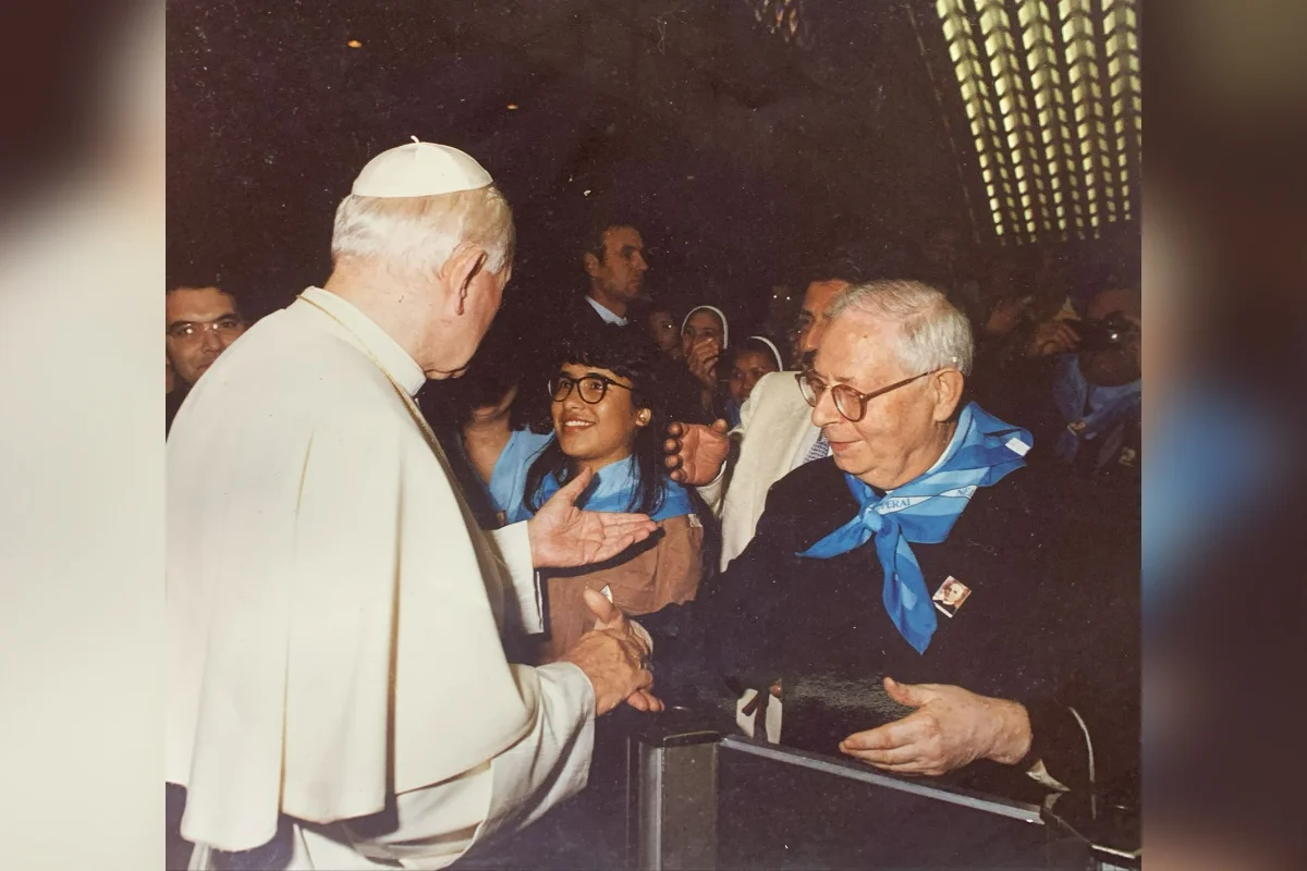 Gleida se encontra com o Papa João Paulo II Gleida se encontra com o Papa João Paulo II
