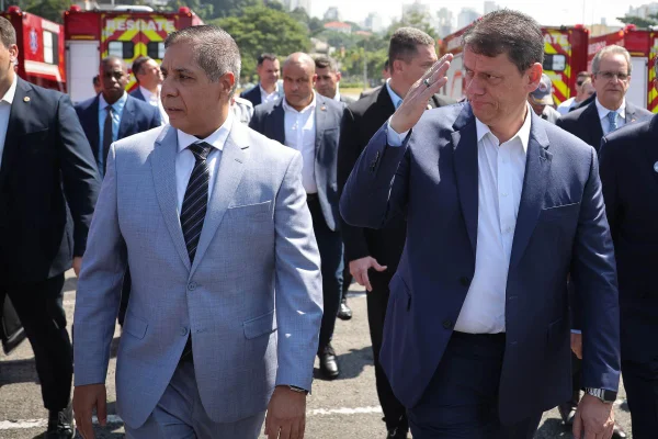 O secretário-executivo da Segurança Público de SP, Henguel Ricardo Pereira, e o governador de São Paulo, Tarcísio de Freitas (Republicanos)