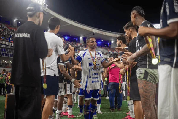 Jogadores do Remo e do Águia de Marabá em premiação da Super Copa Grão Pará