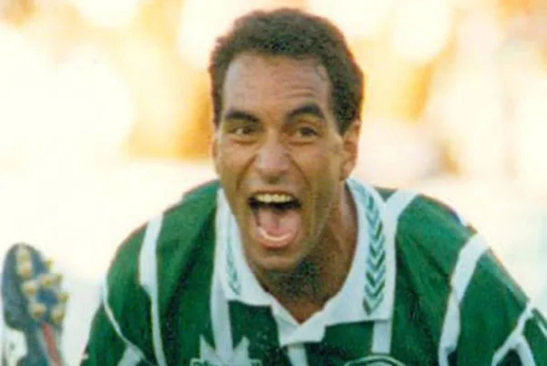 Foto colorida do ex-jogador Edmundo - Metrópoles