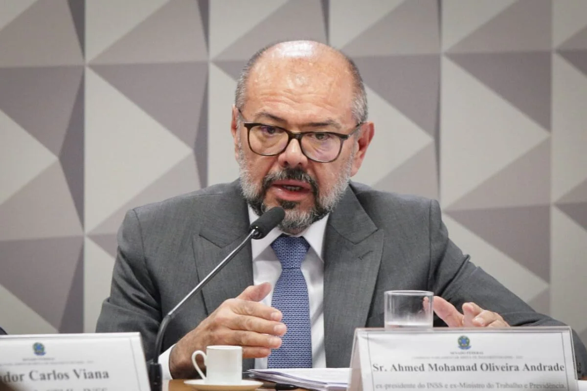 Imagem colorida mostra o ex-ministro da Previdência Sicial do govero Bolsonaro na CPMI do INSS - Metrópoles