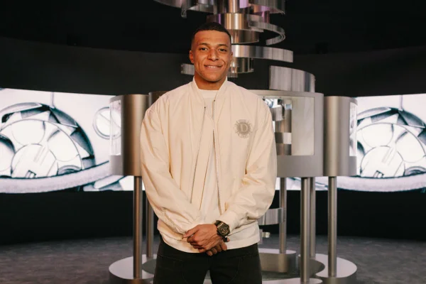 Imagem colorida de Mbappé - Metrópoles