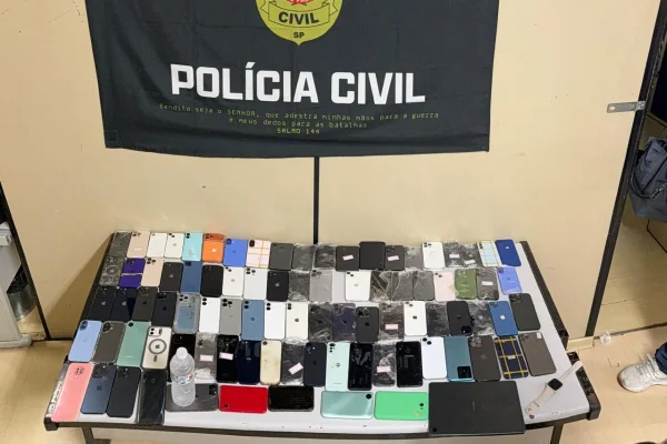 Polícia apreende quase 90 celulares furtados em hotel no centro de SP