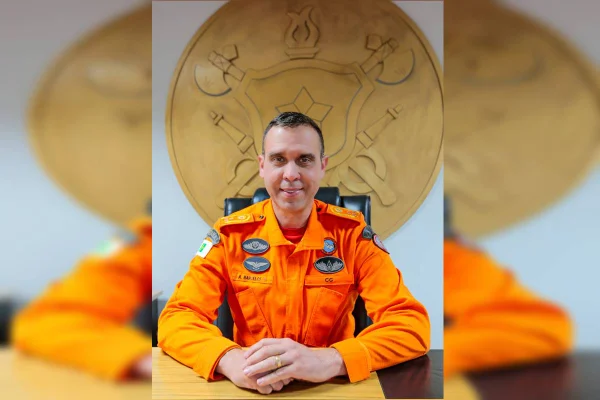 Ibaneis troca comandante-geral do Corpo de Bombeiros do DF