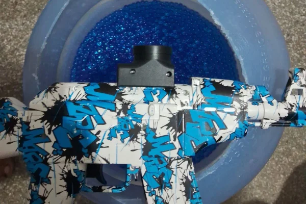 Imagem colorida de arma de gel proibida em cidades de Pernambuco - Metrópoles