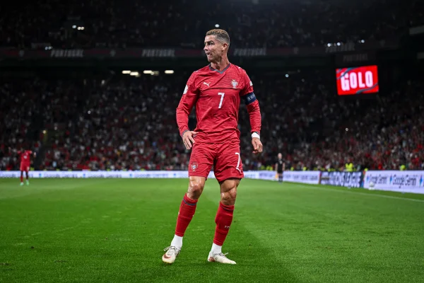 Jornal português crava aposentadoria de Cristiano Ronaldo na seleção - destaque galeria