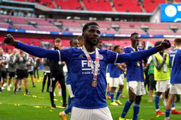Iheanacho se vinga de Guardiola e do City dando título da Supercopa ao Leicester