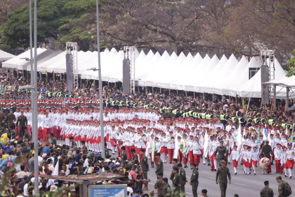 7 de Setembro: arquibancadas ficam lotadas horas após abertura dos portões