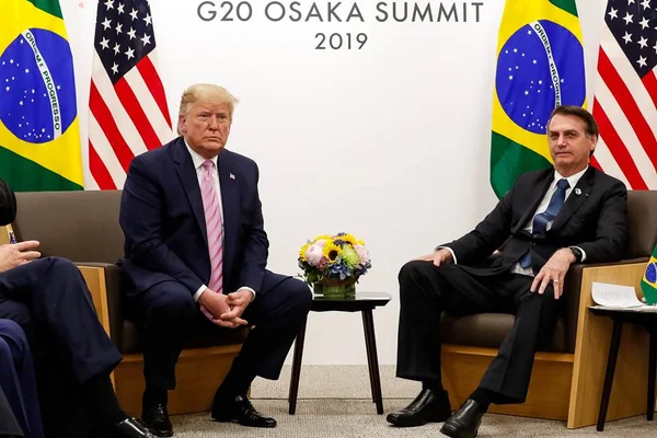 Trump liga para Bolsonaro e oferece ajuda contra incêndios na Amazônia