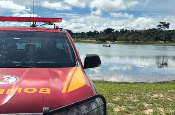 Adolescente é encontrado morto após tentar atravessar lago a nado