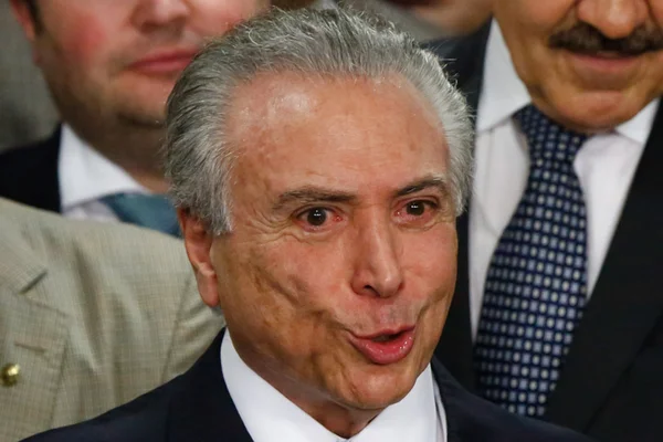 Temer é recebido aos gritos de “golpista” no Congresso Nacional