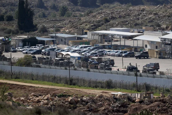 Imagem colorida mostra prisão em Israel - Metrópoles