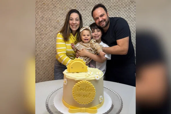 Outubro Rosa: 5 anos após câncer de mama, mulher engravida e amamenta bebê - destaque galeria Outubro Rosa: 5 anos após câncer de mama, mulher engravida e amamenta bebê - destaque galeria