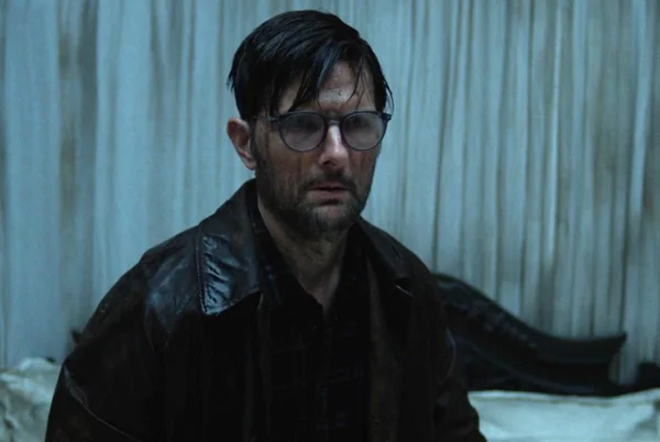 Adam Scott no filme Hokum
