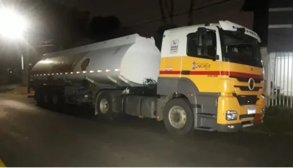 Caminhão com combustível roubado é recuperado em posto concorrente