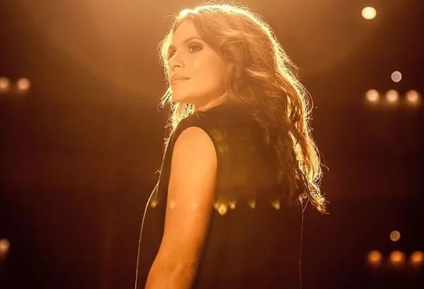 Cantora Aline Barros pede para que público pare de xingar Bolsonaro