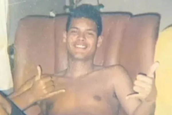O caso aconteceu em 10 de novembro de 2008. Marcos Paulo Lopes de Souza, de 18 anos, não sobreviveu após ter ingerido o lança-perfume - Metrópoles