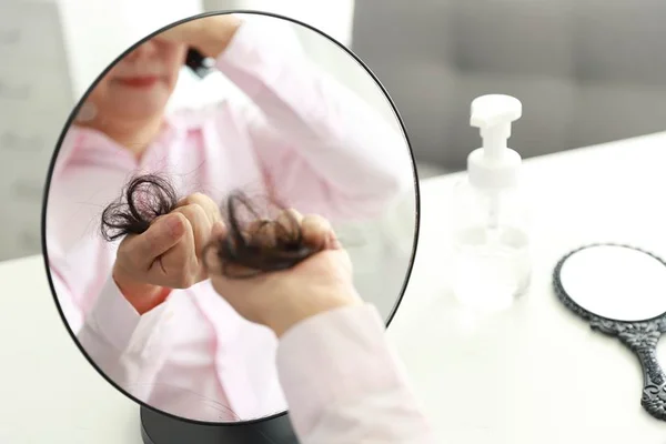Tratamento inédito para alopecia promove crescimentos dos fios. Veja!