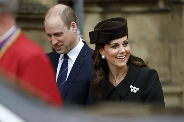 Príncipe William e Kate Middleton quebram protocolo real na Páscoa