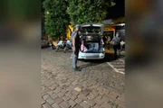“Começou a revistar e mexer no meu carro. Aumentou o bate-boca e ele partiu pra mim de mim aos socos e chutes, juntamente com uns oito policiais”, diz o advogado “Começou a revistar e mexer no meu carro. Aumentou o bate-boca e ele partiu pra mim de mim aos socos e chutes, juntamente com uns oito policiais”, diz o advogado