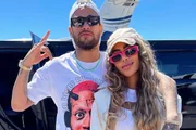 Rafaella Santos e Neymar fazem pose durante passeio