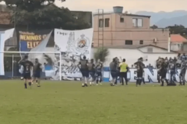 árbitro preso futebol cartão detido