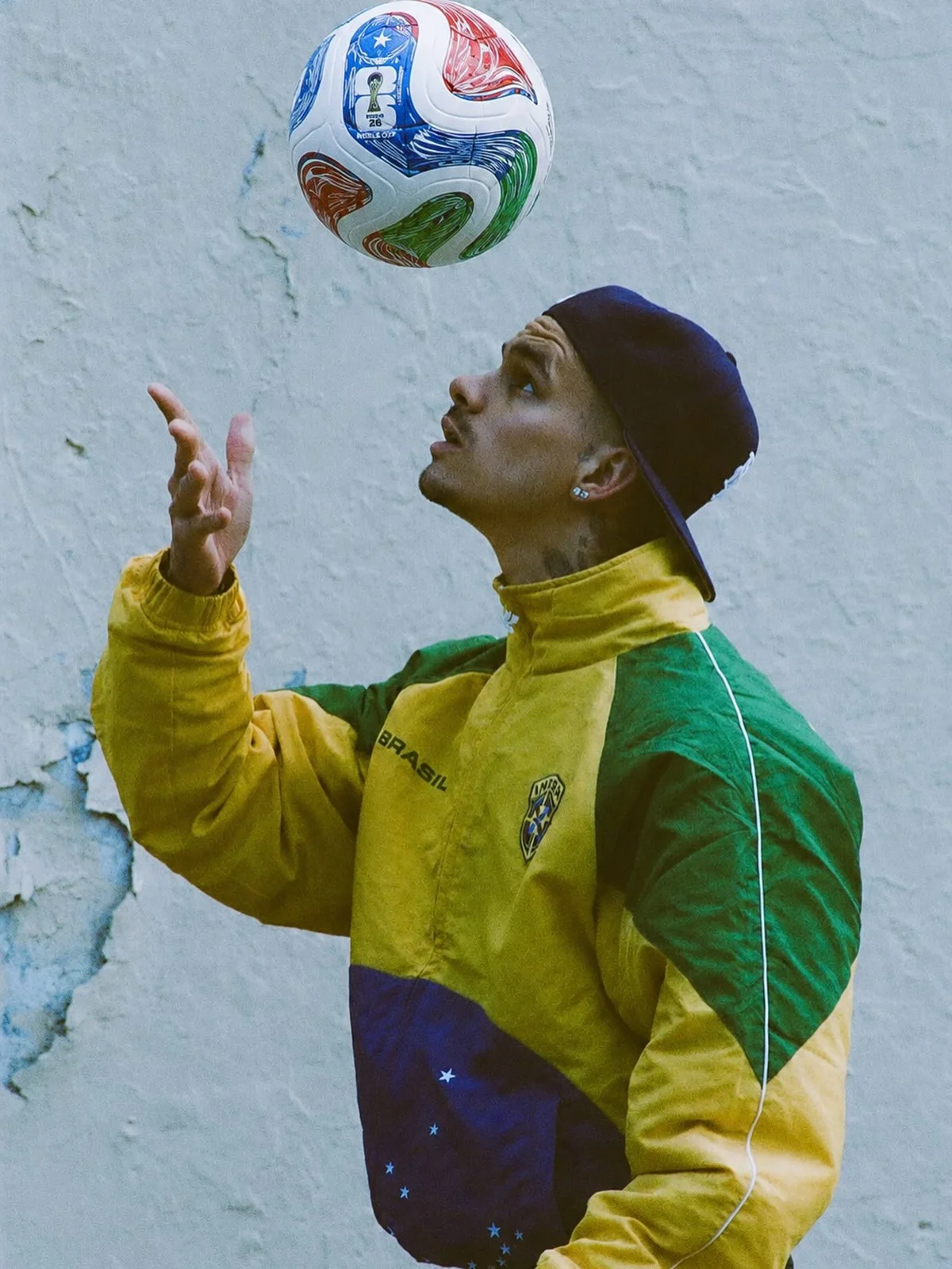 Romeo com jaqueta retrô do Brasil Romeo com jaqueta retrô do Brasil