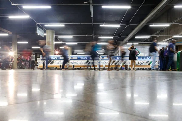 Torcedores de Botafogo e Palmeiras se enfrentam no Metrô-DF